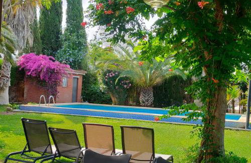 Precioso chalet próximo a Sevilla con jardín y piscina privada 8 personas Wifi gratis 2 salones 4 dormitorios 2 baños - Foto 15