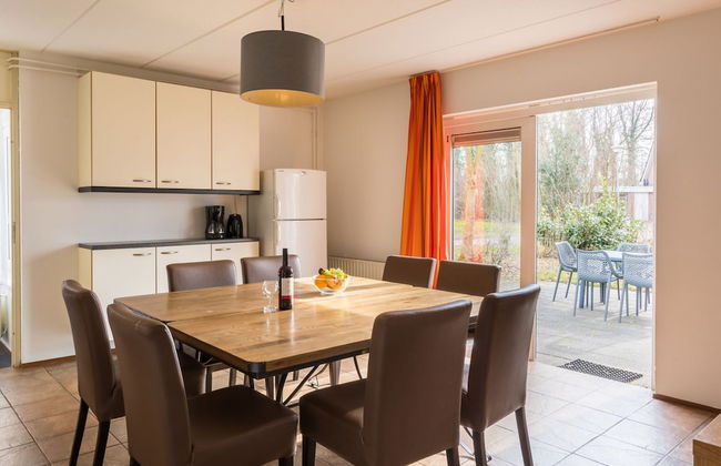 Spacious Bungalow with Dishwasher near Hunebedcentrum - Photo 18