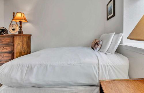 Modern 3BD -Walk to Lake & Beach - Foto 25