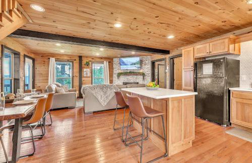 Pop & Granny's cabin with a fire pit hot tub & indoor pool - Foto 7