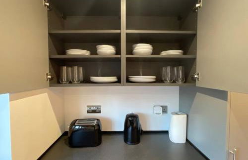 Burmer Central Bliss: Modern 3BR/1BA, Full Kitchen - Foto 6