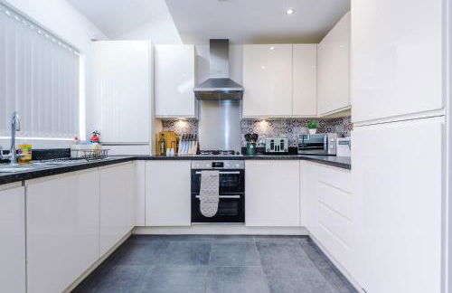 R&R - Modern Townhouse near Etihad & City Centre (5 Bedrooms, Free Parking) - Foto 57