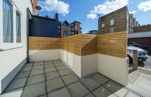 The Solo Haven 20 Min to Central - Photo 6