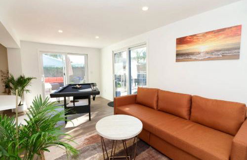 Luxury Oasis Getaway w/pool 15 mins from beach - Foto 52