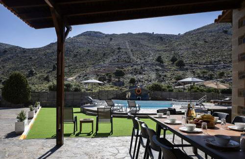 Villa Pasiphae - With Private Heated Pool - Photo 26