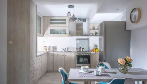 Malena Apartment by 8essentially - Photo 4, stove, pet friendly