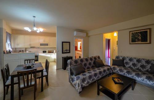 Grand Suites with Private Pools - Photo 51