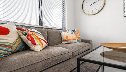Stylish Retreat with Free Parking Great Location - Photo 2