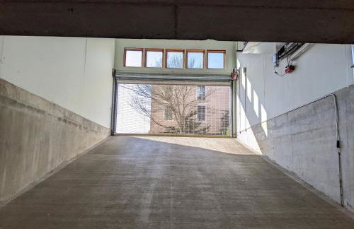 A premier smart condo with parking - Foto 30