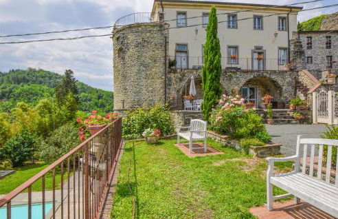 4 Bedroom Beautiful Home In Fivizzano - Foto 1