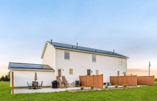 Boho Cleveland Bungalow - Sun-Drenched 2BR with Deck - Foto 25