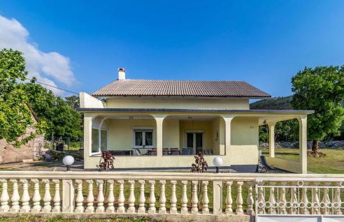 3 Bedroom Beautiful Apartment In Susanj - Photo 9