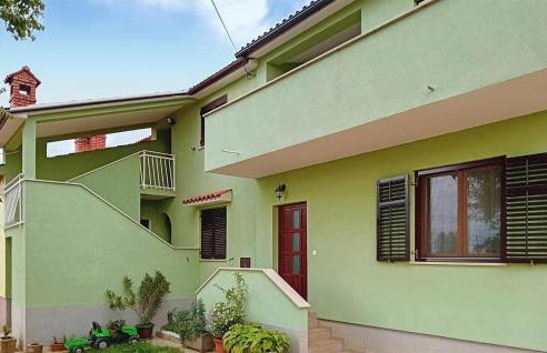 Beautiful Apartment In Cabrunici - Foto 1