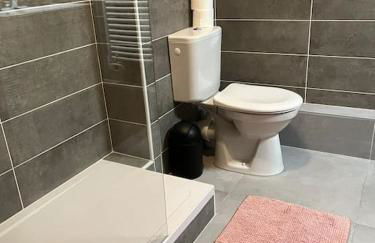 Le Clos du Chateau Rouge 3* avec Parking securisé - Foto 13