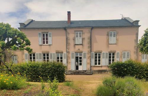 Loue belle demeure dans une grande propriété - 16 couchages, 8 chambres, 320 m2 - 30 min de Vichy - Foto 1