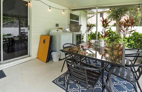 Adventure Awaits in Tampa Bay with Beautiful Decor 4BR with Backyard Oasis Near Busch Gardens & Adventure Island - Foto 38