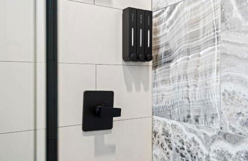 Unique Black Home in the Heart of Shelby Park - Foto 48