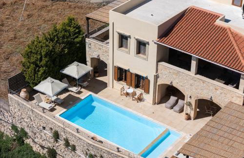 Ilys Home, a Country-chic Retreat with Pool & BBQ, By ThinkVilla - Photo 7