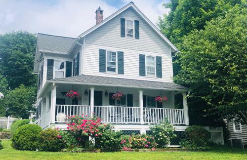 Stylish Victorian Beach House on pond - Foto 1