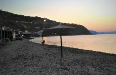 MODERN GROUND FLOOR APARTMENT ON the PEBBLES - Foto 48