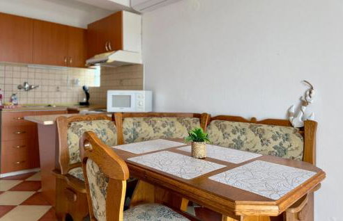 2 Bedroom Amazing Apartment In Labin - Foto 2