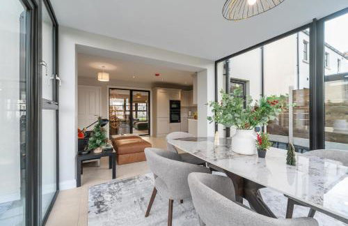 Modern Entire Home steps from the Train Station - Foto 35