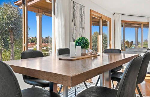 Majestic 5BR Villa with Guesthouse, Pool & Spa - Foto 17