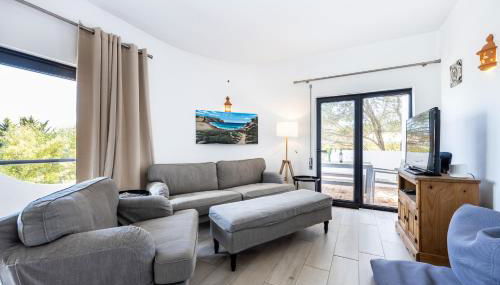 CoolHouses Algarve, Luz, 3 Bed villa, 1 bed studio, heated pool & jacuzzi, sea views, Casa Pequena - Foto 2