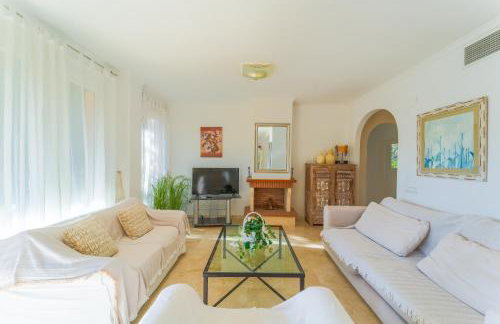 Altea Hills 3BR House with Private Garden - Photo 16