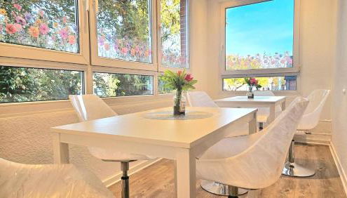 122qm-Apartment - 4 Zimmer I Zentral I Küche I Balkon I Parken I WLAN - Foto 3