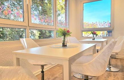 122qm-Apartment - 4 Zimmer I Zentral I Küche I Balkon I Parken I WLAN - Foto 3