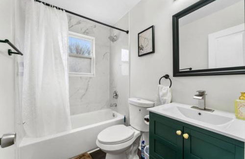 Two Dulles homes 1 price sleeps 16 w-EV parking - Foto 24