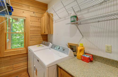 Luxe Mountain Escape with Hot Tub and Gym Near Boone! - Foto 21