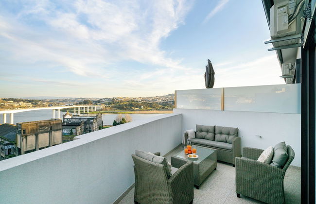 C312 Riverside View Premium Apartment w/ AC & Terrac - Foto 26