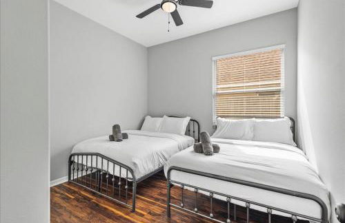 NEW - Poolside Oasis Heated POOL Home - 2000 SF - Foto 20