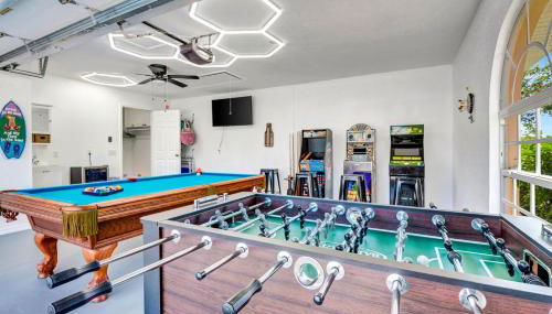 Spacious Canal-View Home with Pool and Game Room - Foto 2, Game Room