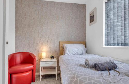 Modern 3BR Home in 9 Anson Rd Near Sandwell Hospital with Garden and Free Parking - Foto 45