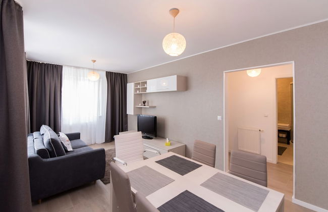 Thomas Apartments - Photo 24