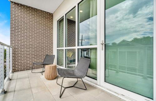 Bywater 2BR w Pool, Gym & King Beds - Foto 29