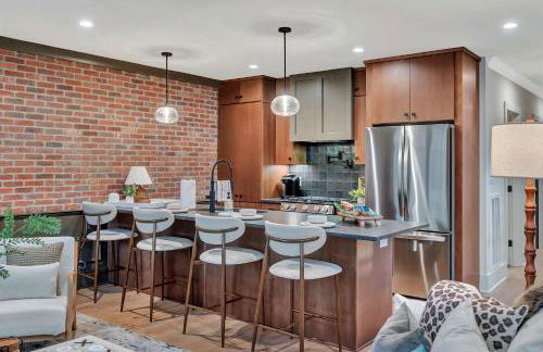 New 2 Luxe Townhomes with Rooftops Sleeps 24 - Foto 28