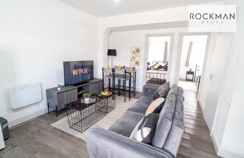 Ten Cromwell - FREE PARKING - Spacious 3 Bedroom Contractor Home - Central Grays Close to Station and Shops - Fast Wi-Fi - Long Term Stays - Foto 1