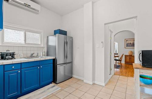 Sojourn Classic DC Rowhouse with Parking - Foto 20