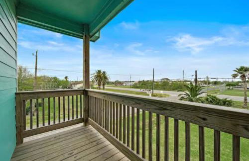 Gorgeous Home with Huge Private Pool and Game Room - Foto 78