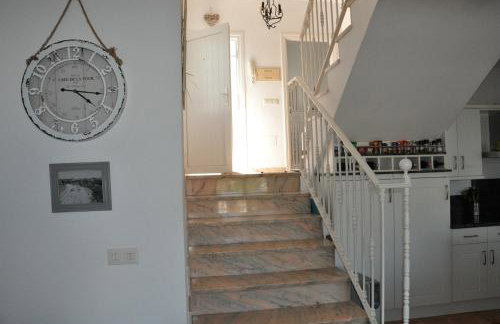 Private Beach Villa for 6 with Seaview, Pool & big Sun Terrace - Foto 10