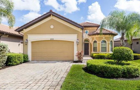 Pool Home in Gated Community - Foto 3