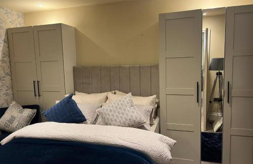 2 bedroom self catering detached outhouse with garden area - Photo 27