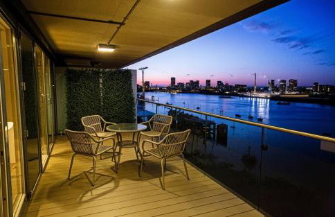 Waterfront- London Greenwich o2 Arena 2 Bed Flat - Photo 1