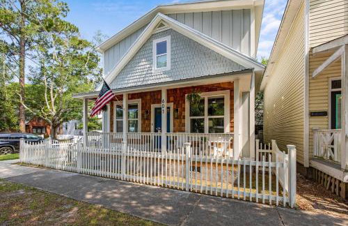 Downtown | Gorgeous | Pet Friendly! - Photo 40