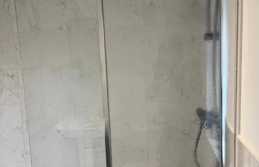 Brackley near Silverstone Grand Prix 3 double bed family home - Photo 17