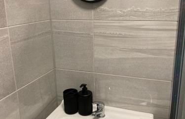 Studio Flat in Walsall with Option of Large Garden for Events - Foto 8